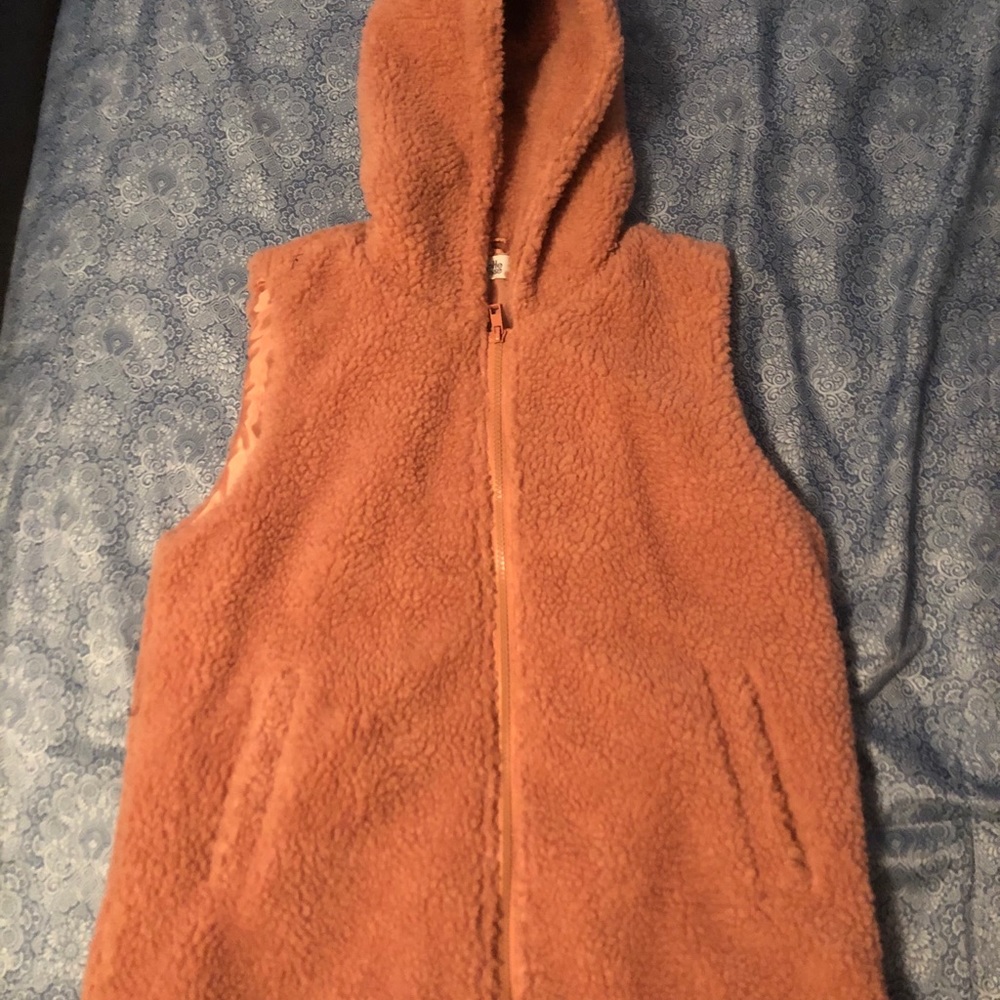 🔥hot sale🔥 Fuzzy Sherpa vest with hood! NWOT